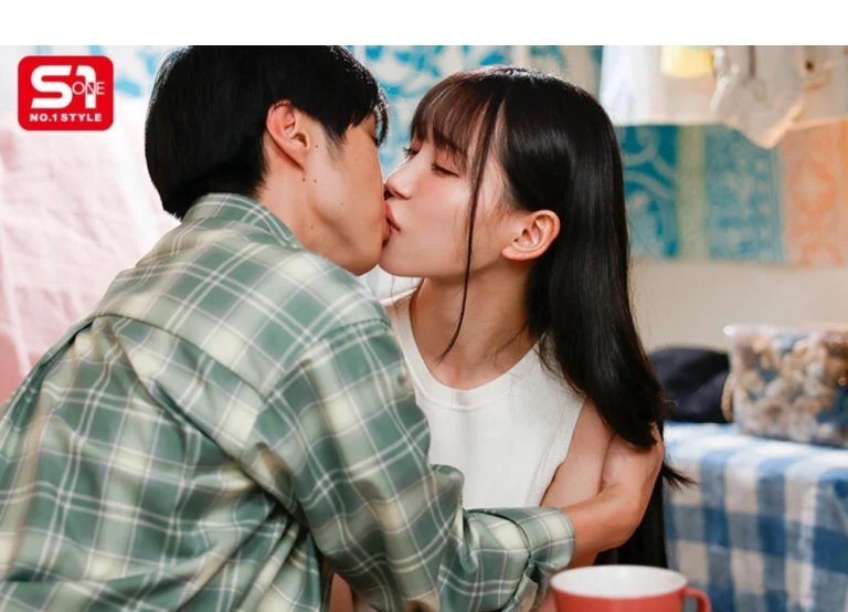 近い！近い！！近い！！！超至近距離で100％キスできる雰囲気を出してくる彼女のあざと妹 三田真鈴