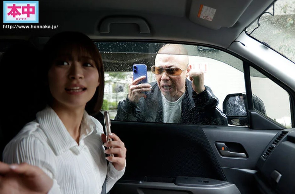 煽り運転オヤジに大切な彼女を献上させられて中出しSEXでイカされまくる車外で見張り役をさせられた僕…東條なつ